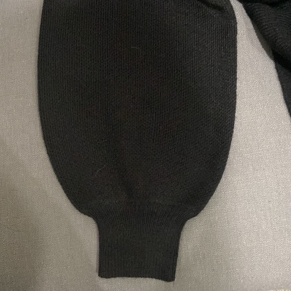 H&M cold shoulder sweater - Picture 3 of 3